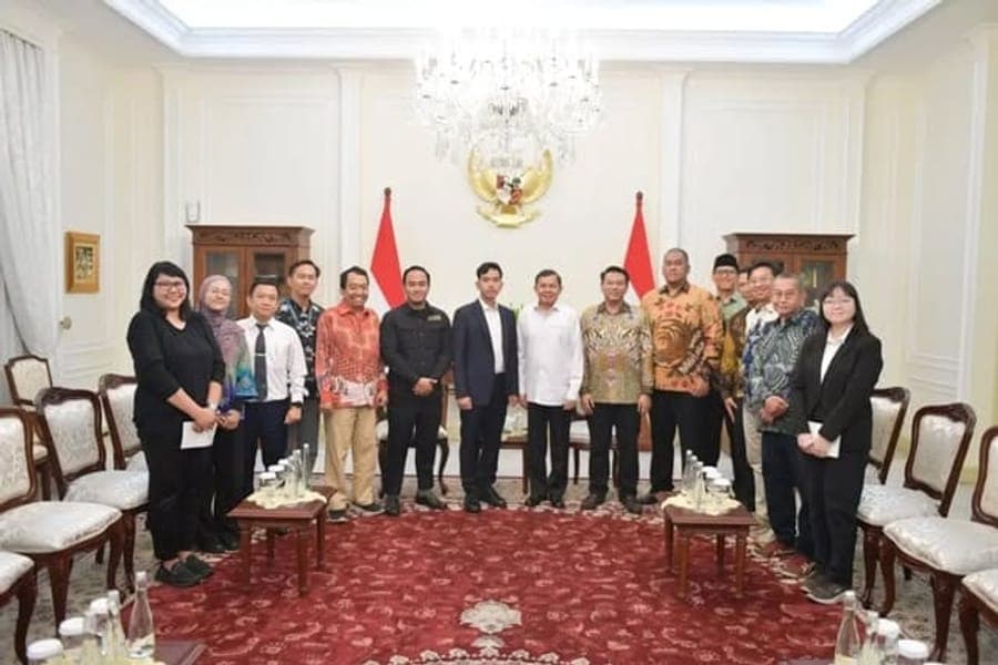 Audiensi resmi bersama pemangku kepentingan