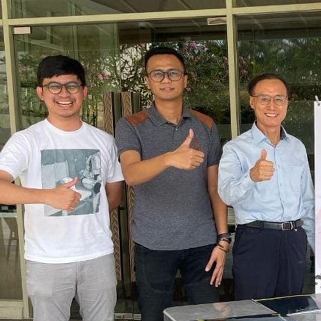 Peserta bersiap berangkat kerja ke luar negeri